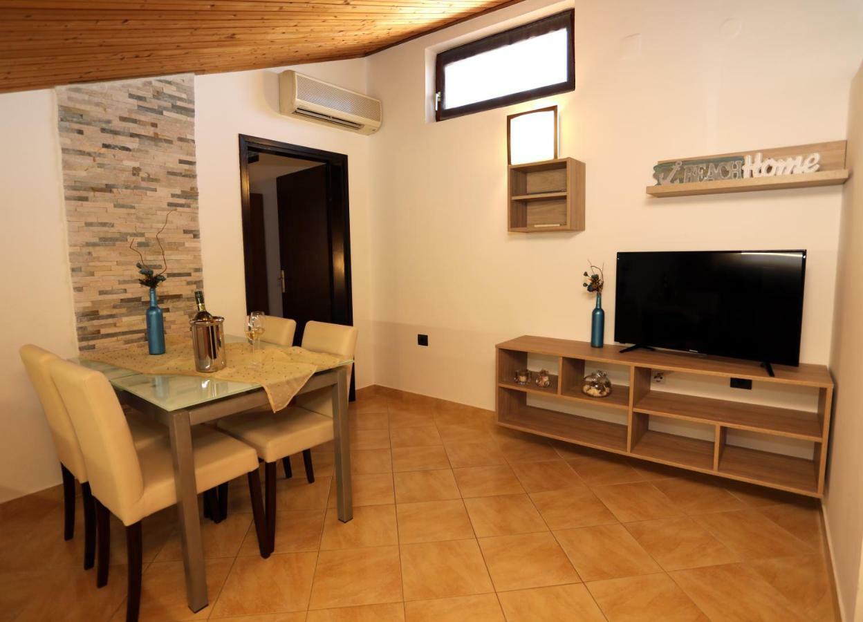 Apartment Leona Pula Buitenkant foto